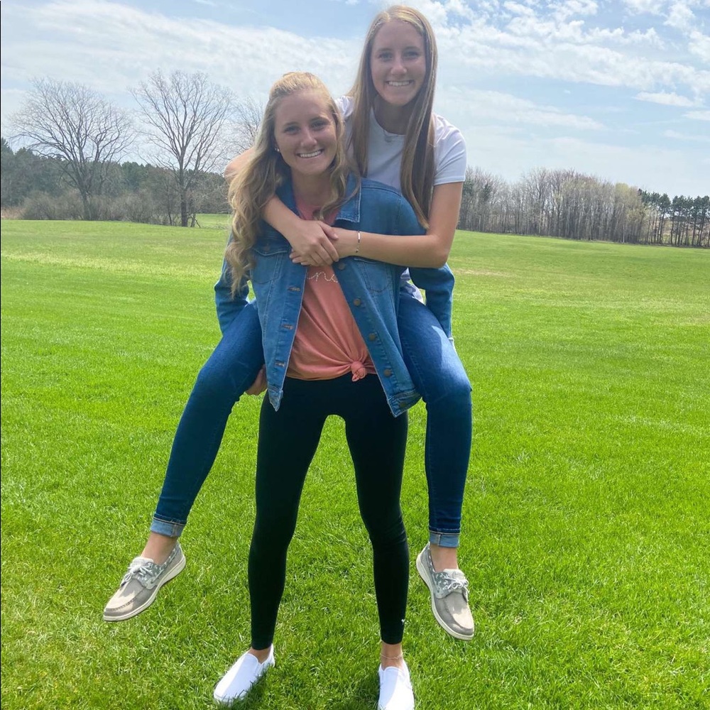 Meet your Posher, Jolynn and Jaylynn